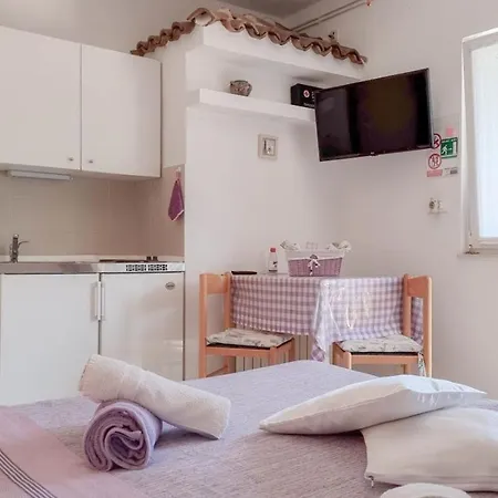 Apartment Alma Two *