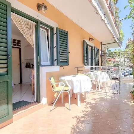 Apartment Alma Two