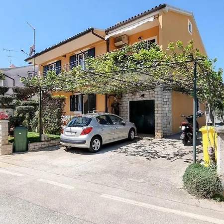 Apartment Alma Two *